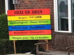 Het 'bouwproject' in een voortuin aan de Herengracht in Drimmelen.