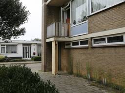 De pilaren blijven staan totdat de flats zijn gesloopt. (Foto: SK-Media)