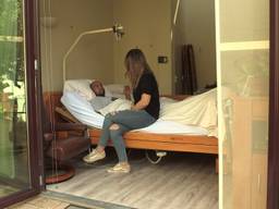 Jermaine en Lisette toen hij in het hospice in Amersfoort was.