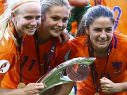 Danielle van de Donk (R) met medaille (Foto: ANP). 