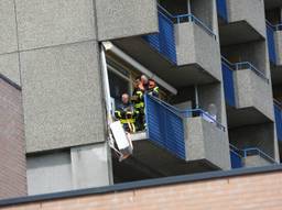 Inspectie op balkon (foto: Christian Traets/SQ Vision Mediaprodukties).