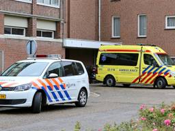 Hulpdiensten werden ingeschakeld na de overval op de Bladelse (foto: Berry van Gaal/SQ Vision).