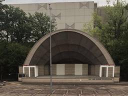 Poppodium Van Doorne Kiosk, met lantaarnpaal