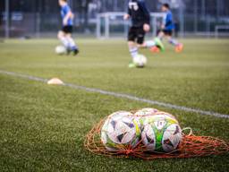 Training bij voetbalclub (foto: Rob Engelaar)