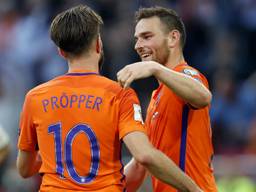 Vincent Janssen en voormalig PSV'er Davy Pröpper in Oranje (foto: VI Images).