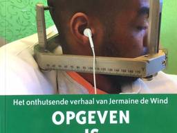 De biografie 'Opgeven is geen optie' van Jermaine de Wind is donderdag gepresenteerd