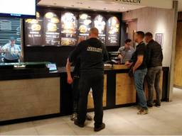 Klant McDonalds probeerde tablet te stelen (Foto:FPMB Bernt van Dongen)