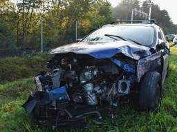 Vrachtwagen rijdt door na aanrijding in Tilburg (Foto:Toby de Kort)