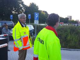 Nout is voor het eerst steward: 'Spannend, maar het is nog vrij rustig' (foto: Florian van Velthoven).