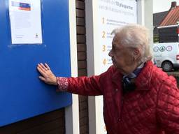 De 78-jarige mevrouw De Wit-De Jong mist 'haar' pinautomaat nu al.