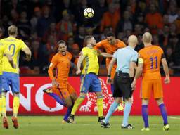 Virgil van Dijk in actie voor Oranje (foto: VI Images)