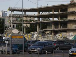 De parkeergarage bij Eindhoven Airport stortte eind mei 2017 gedeeltelijk in (foto: archief).