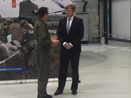 Koning Willem-Alexander brengt werkbezoek aan vliegbasis Gilze-Rijen.