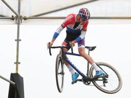 Mathieu van der Poel liet het publiek genieten in Rosmalen. (foto: OrangePictures).