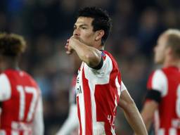 Hirving Lozano (midden) kan weer scoren voor PSV (foto: VI Images).