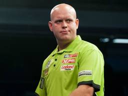 Michael van Gerwen dartte vrijdagavond met een blessure. (Foto: Kelly Deckers/PDC)