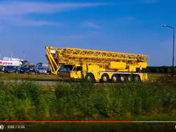 De hybride mobiele hijskraan (videobeeld: Spierings Mobile Cranes)