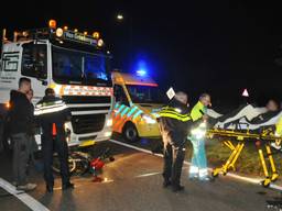 De motorcrosser raakte gewond. (Foto: Harm van Leuken/SQ Vision)