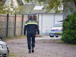 De politie viel vroeg in ochtend het bedrijf binnen. Foto: Jules Vorselaars / JV Media