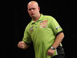 Michael van Gerwen won eenvoudig van Steve Lennon. (Foto: Lawrence Lustig/PDC)