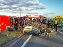 De zwaarbeschadigde auto (foto: Rico Vogels/SQ Vision Mediaprodukties).