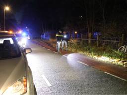 Bestuurder gaat er vandoor na aanrijding. (Foto: Marco van den Broek/SQ Vision Mediaprodukties)