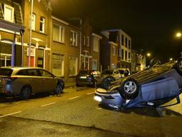 Waardoor de vrouw de macht over het stuur verloor, is niet bekend. (Foto: Toby de Kort)