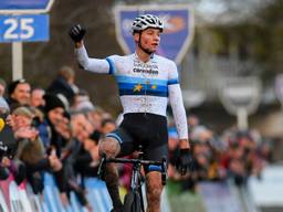 Mathieu Van Der Poel wint de 'Flandriencross' in Hamme. (foto: VI Images)