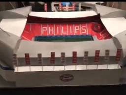 Het Philips Stadion nagebouwd met karton. (Beeld: Jeroen Blankestijn)