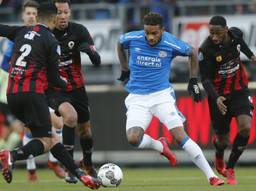 Jürgen Locadia in actie tegen Excelsior. (Foto: VI Images)