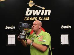 Van Gerwen wint opnieuw. (foto: Lawrence Lustig/PDC)