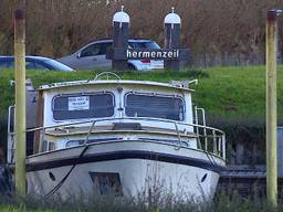 De failliete jachthaven werd door de gemeente gekocht.