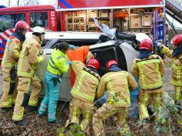 De vrouw moest door de brandweer worden bevrijd. (Foto: Rico Vogels/SQ Vision)