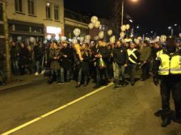 Ballonnen voor de omgekomen Hennie de Laat uit Tilburg (foto: Birgit Verhoeven)