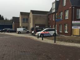 Politie houdt toezicht op beruchte kruising (foto: Raymond Merkx)