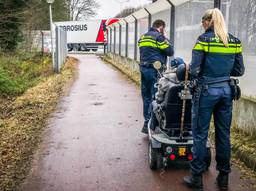 De vrouw wilde na het ongeluk gewoon doorrijden. (Foto: SQ Vision Mediaprodukties)