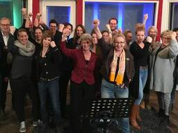 De meesters en juffen van De Vlasgaard in Zeeland namen een protestlied op, als protest tegen de hoge werkdruk en lage lonen. (Foto:Pieter van Schooten)