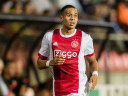 Damil Dankerlui in het shirt van Ajax. (foto: VI Images)