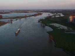 Hoogwater bij de Maaspoort in Den Bosch. 