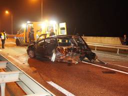 Vier auto's zijn tegen elkaar gebotst (foto: Persbureau Midden Brabant).