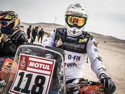 Luc van de Huijgevoort tijdens de Dakar rally ( bron: Facebook)