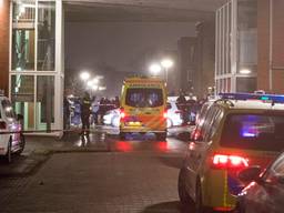 Twee doden in woning Velserbroek (foto: Michel van Bergen)