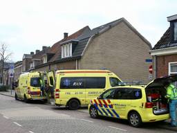 Meerdere ambulances werden opgeroepen. (Foto: Sander van Gils)