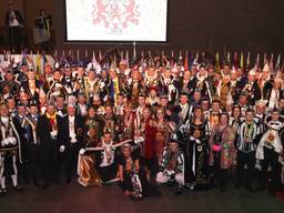 Alle prinsen en prinsessen op de Sleuteldragersborrel in Den Bosch. (Foto: Henk van Esch Fotografie)