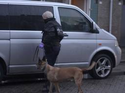 De politie onderzocht meerdere panden tijdens de grote drugsactie (foto: Jeffrey Geurts / Stuve fotografie).