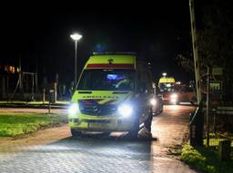 Twee gewonden zijn per ambulance naar het ziekenhuis gebracht. Foto: Toby de Kort