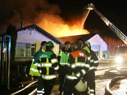 De brand brak rond halfeen uit. (Foto: Marco van den Broek/SQ Vision)