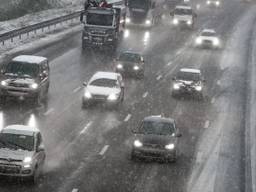 Verkeer tijdens winters weer. (Foto: ANP)