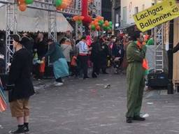 De ballonnen werden op het Piusplein verkocht. (Foto: Instagram mrs.lumanauw)