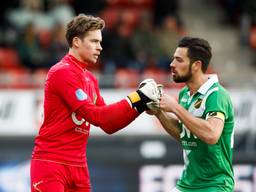 Pablo Mari feliciteert NAC-doelman Nigel Bertrams na een van zijn reddingen in het duel met Excelsior. Foto: VI IMAGES